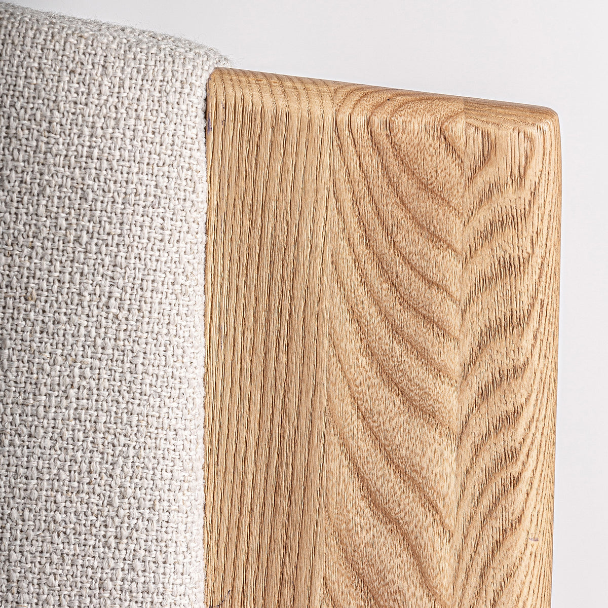 Silla tapizada de roble Laguar beige