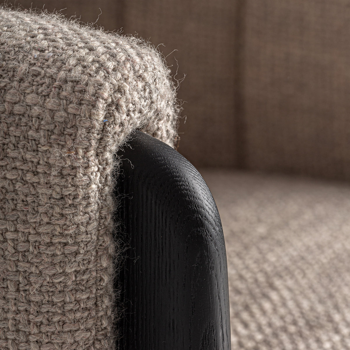 Silla tapizada de roble Vilafamés gris