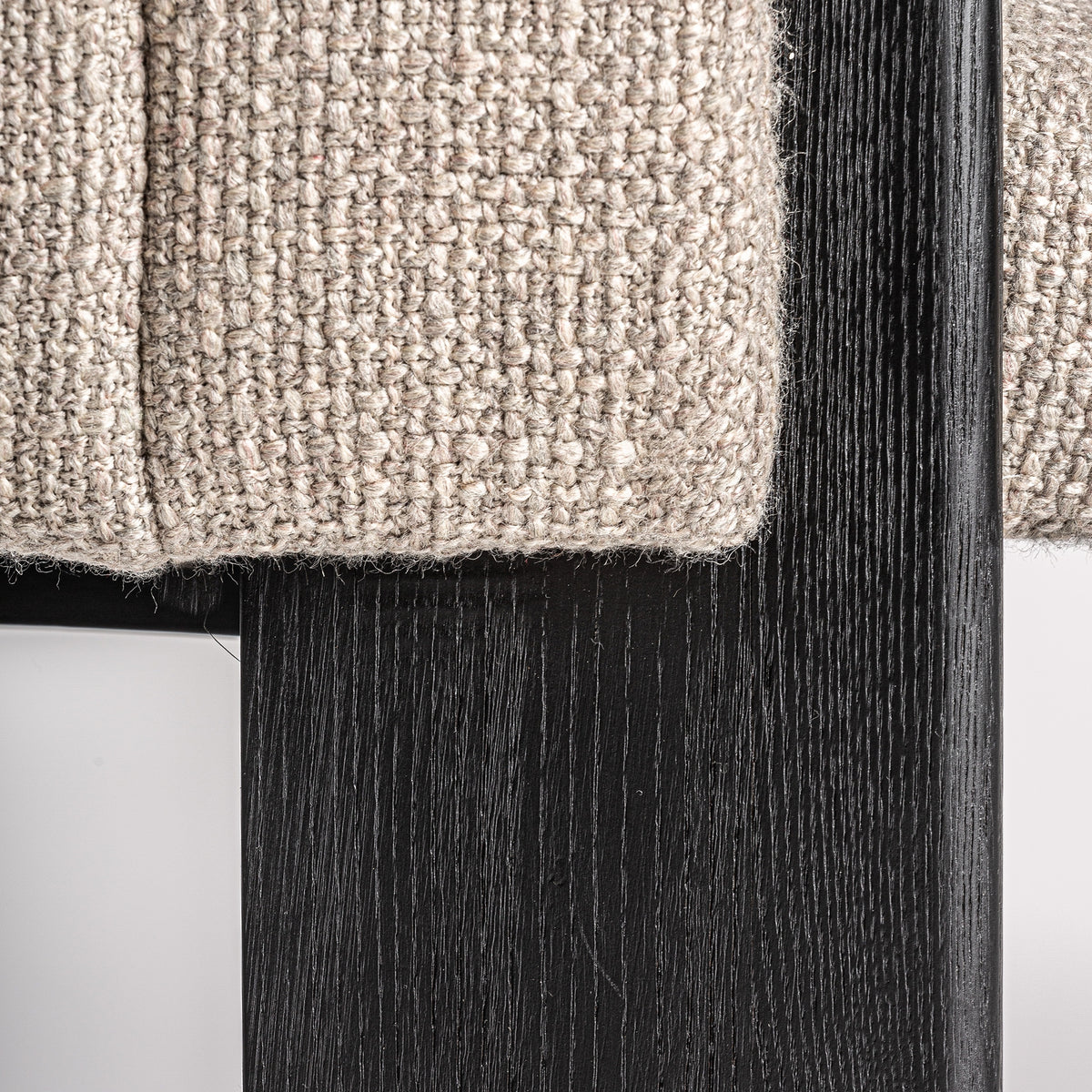 Silla tapizada de roble Vilafamés gris