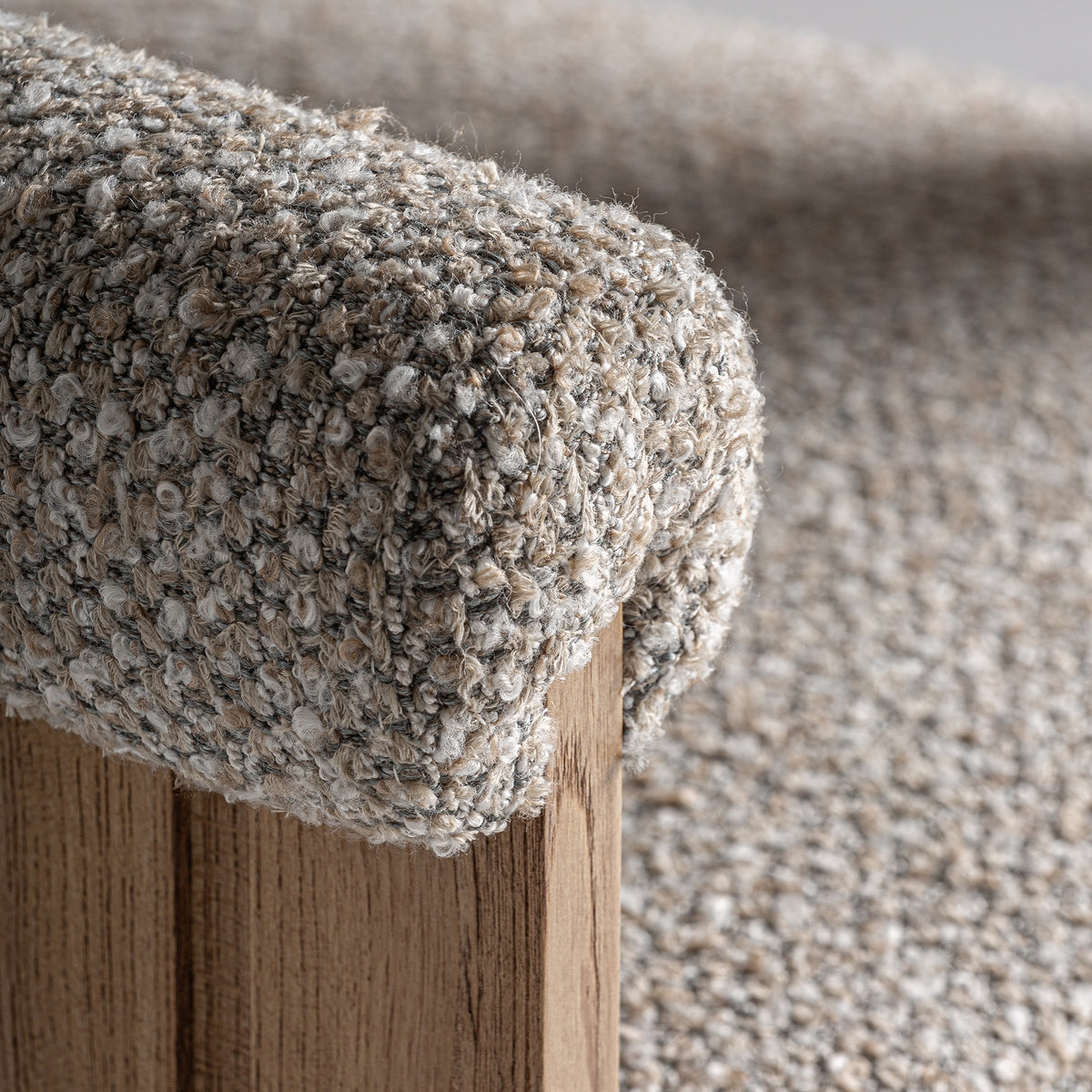 Silla tapizada gris y roble Espalmador