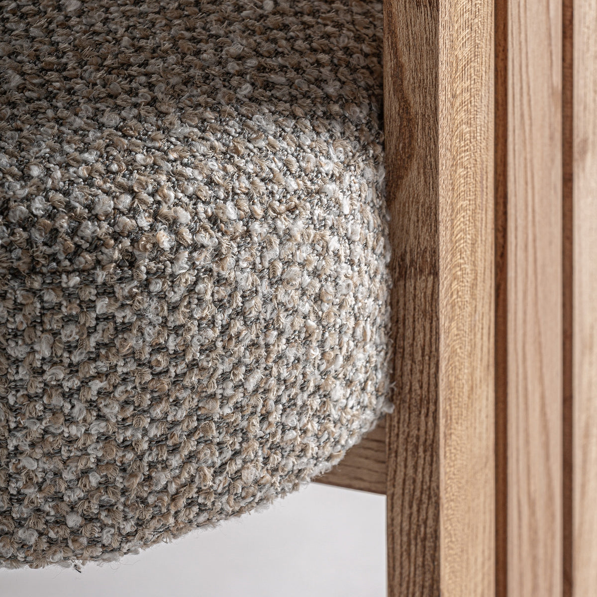 Silla tapizada gris y roble Espalmador