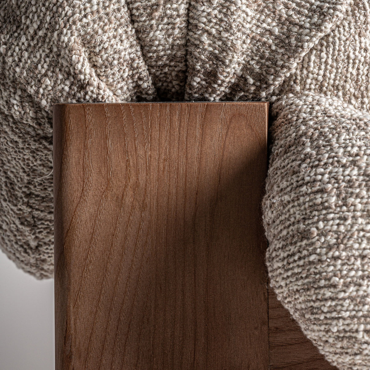 Sillón amplio de caucho tapizado beige Ses Variades