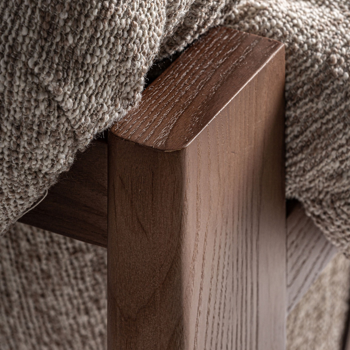 Sillón amplio de caucho tapizado beige Ses Variades