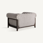 Sillón amplio de fresno tapizado gris La Mola