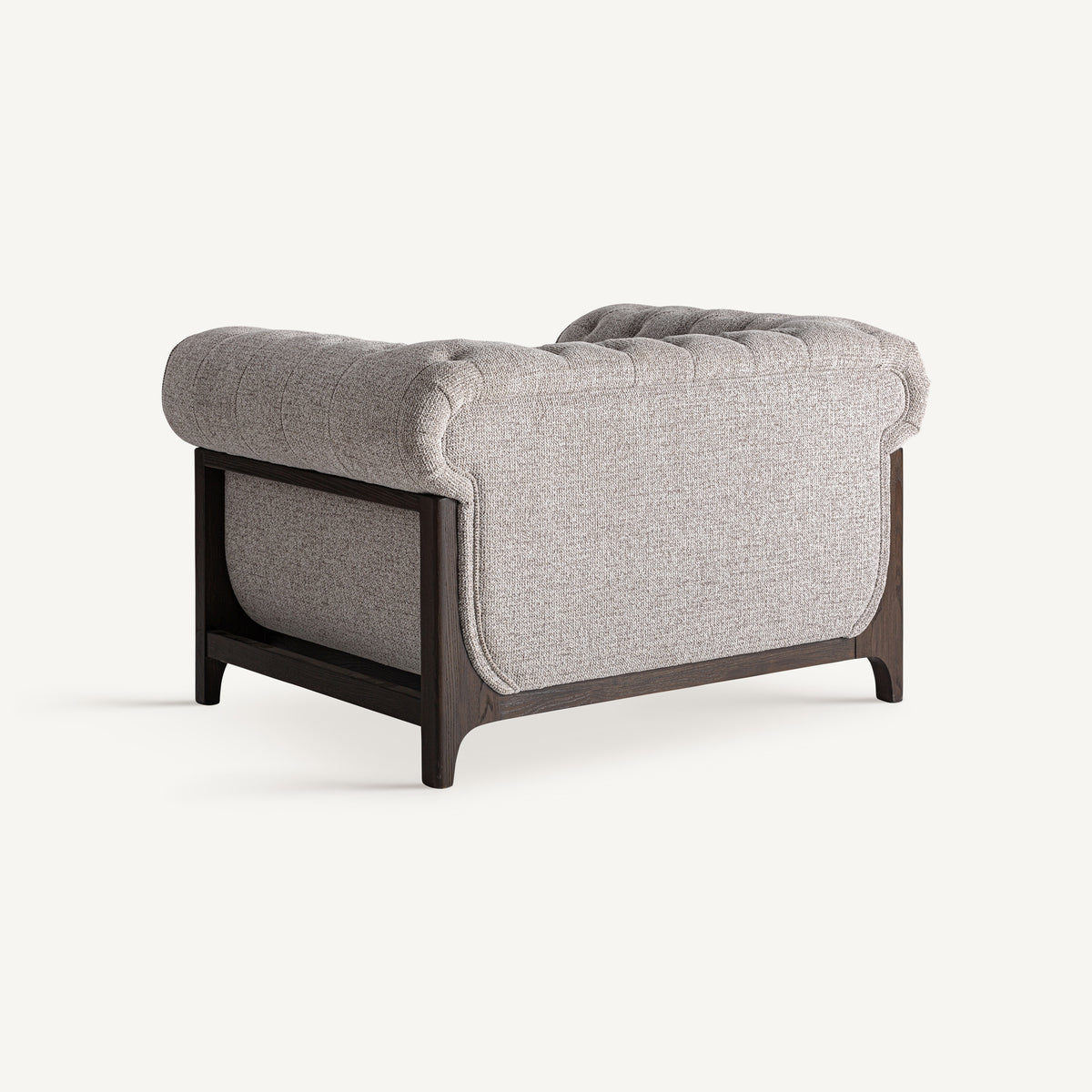 Sillón amplio de fresno tapizado gris La Mola
