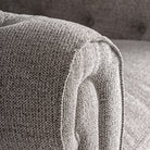 Sillón amplio de fresno tapizado gris La Mola