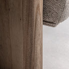 Sillón amplio de olmo tapizado beige Es Caló