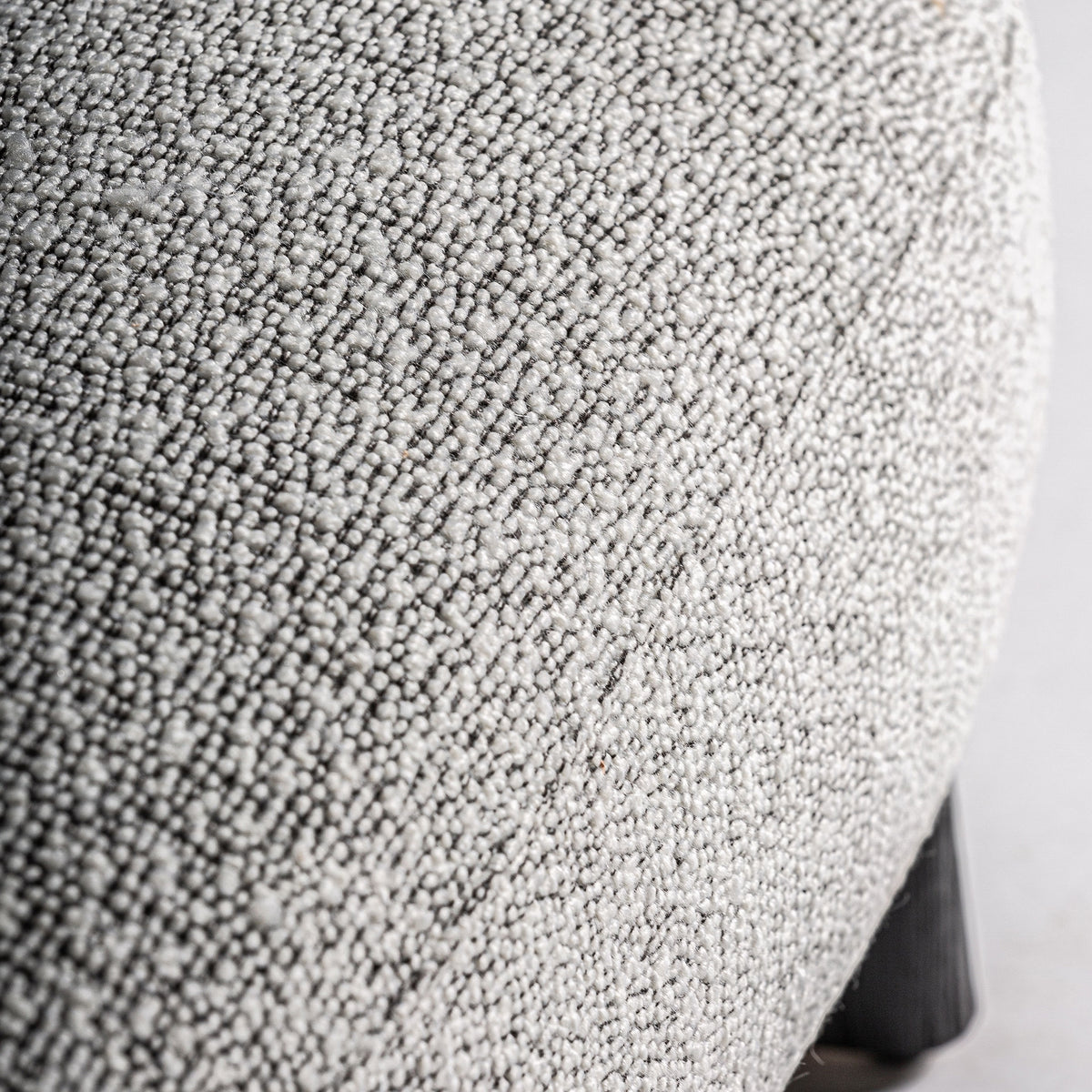 Sillón amplio tapizado gris Cala Martina