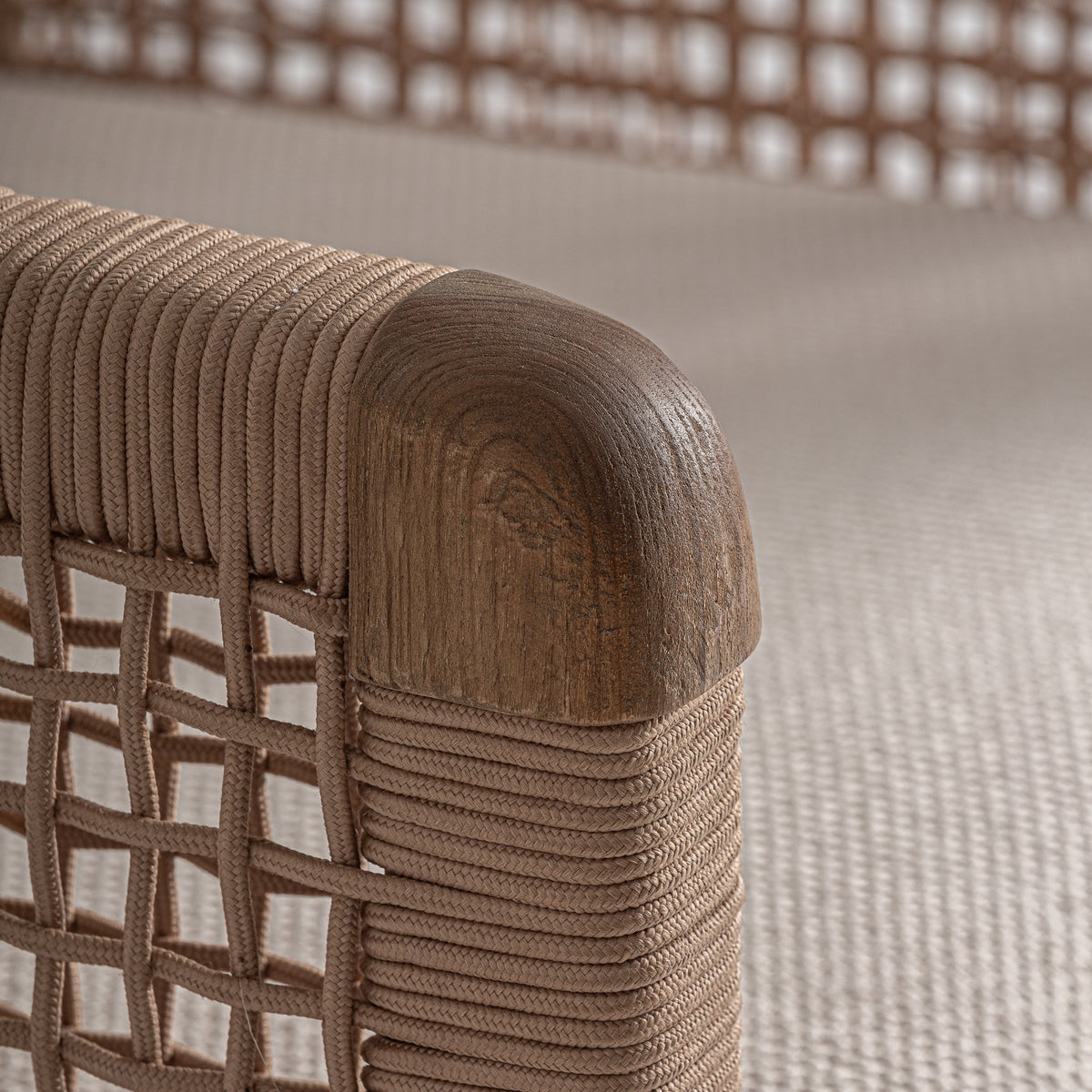 Sillón bajo de teca reciclada y trenzado blanco Cala Codolar