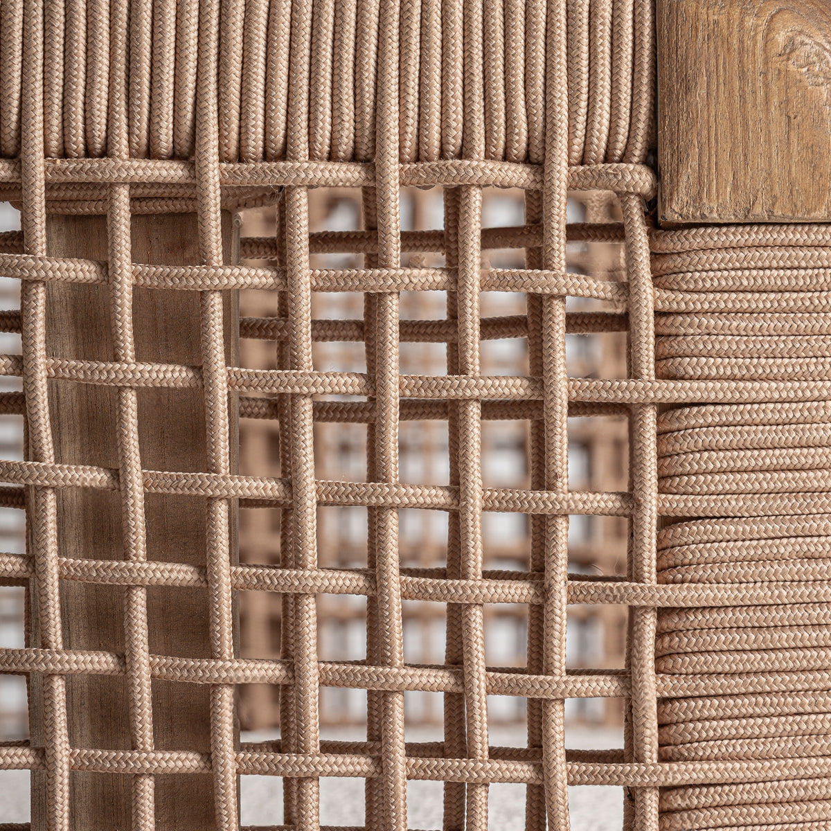 Sillón bajo de teca reciclada y trenzado blanco Cala Codolar