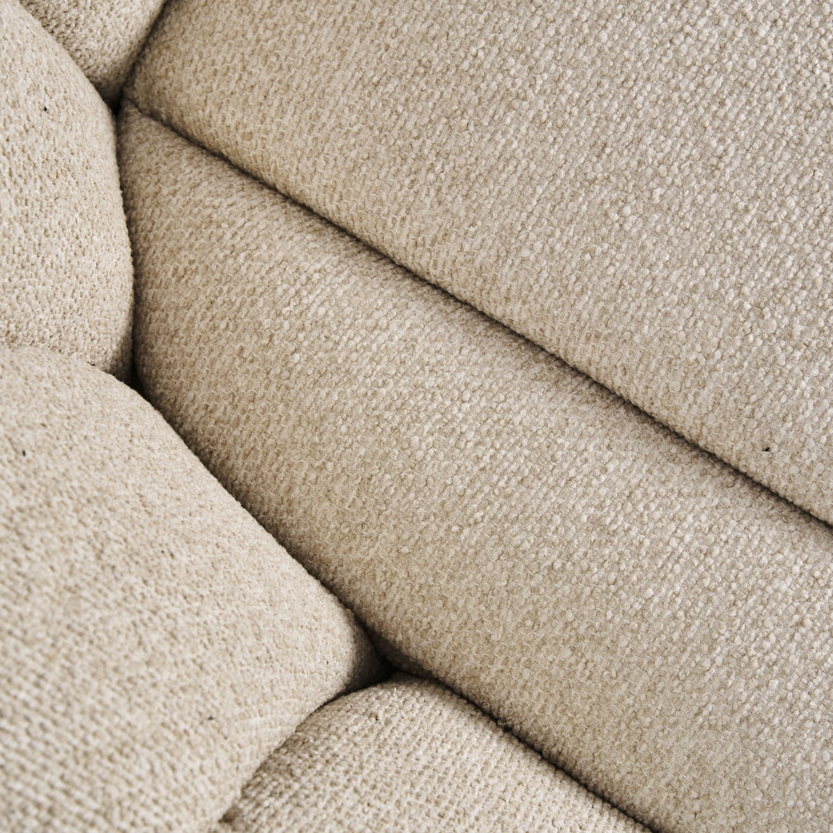 Sillón bajo tapizado beige Sa Caleta
