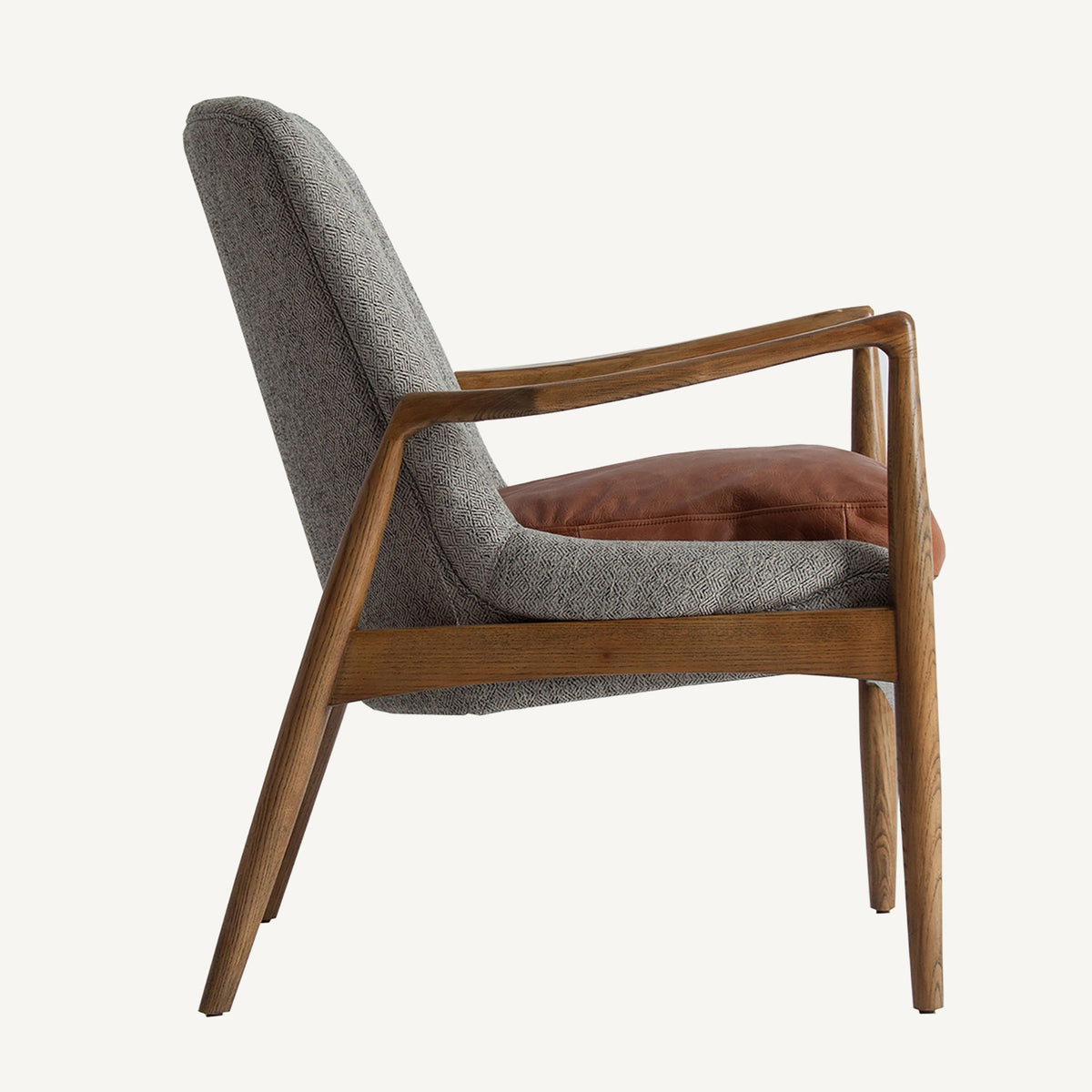 Sillón de abeto y cuero Es Canar