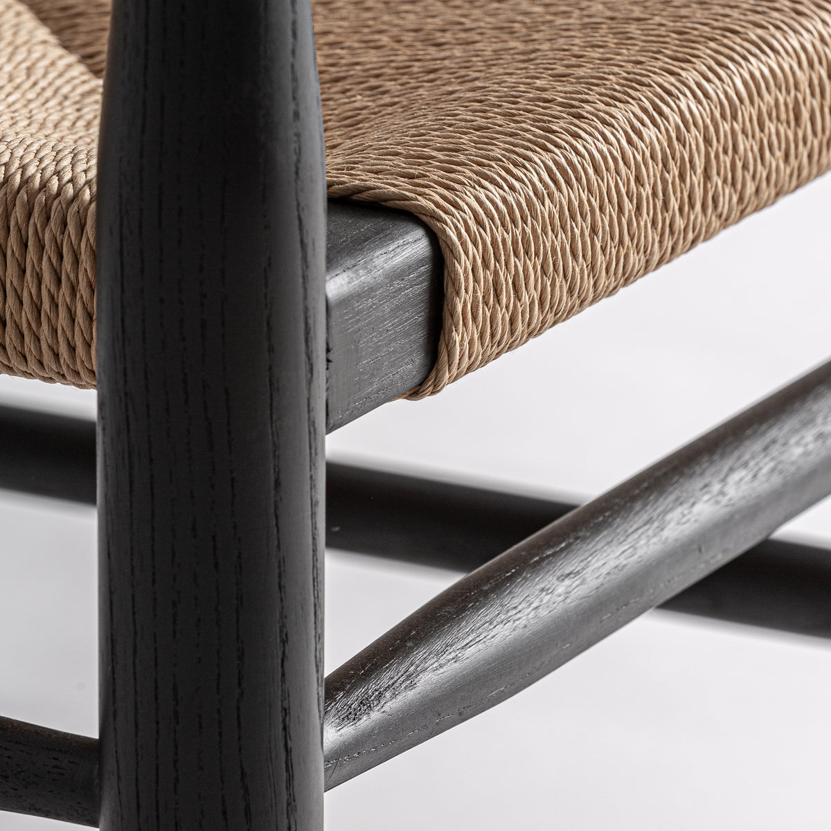 Sillón de caucho negro y cuerda Cala Mastella