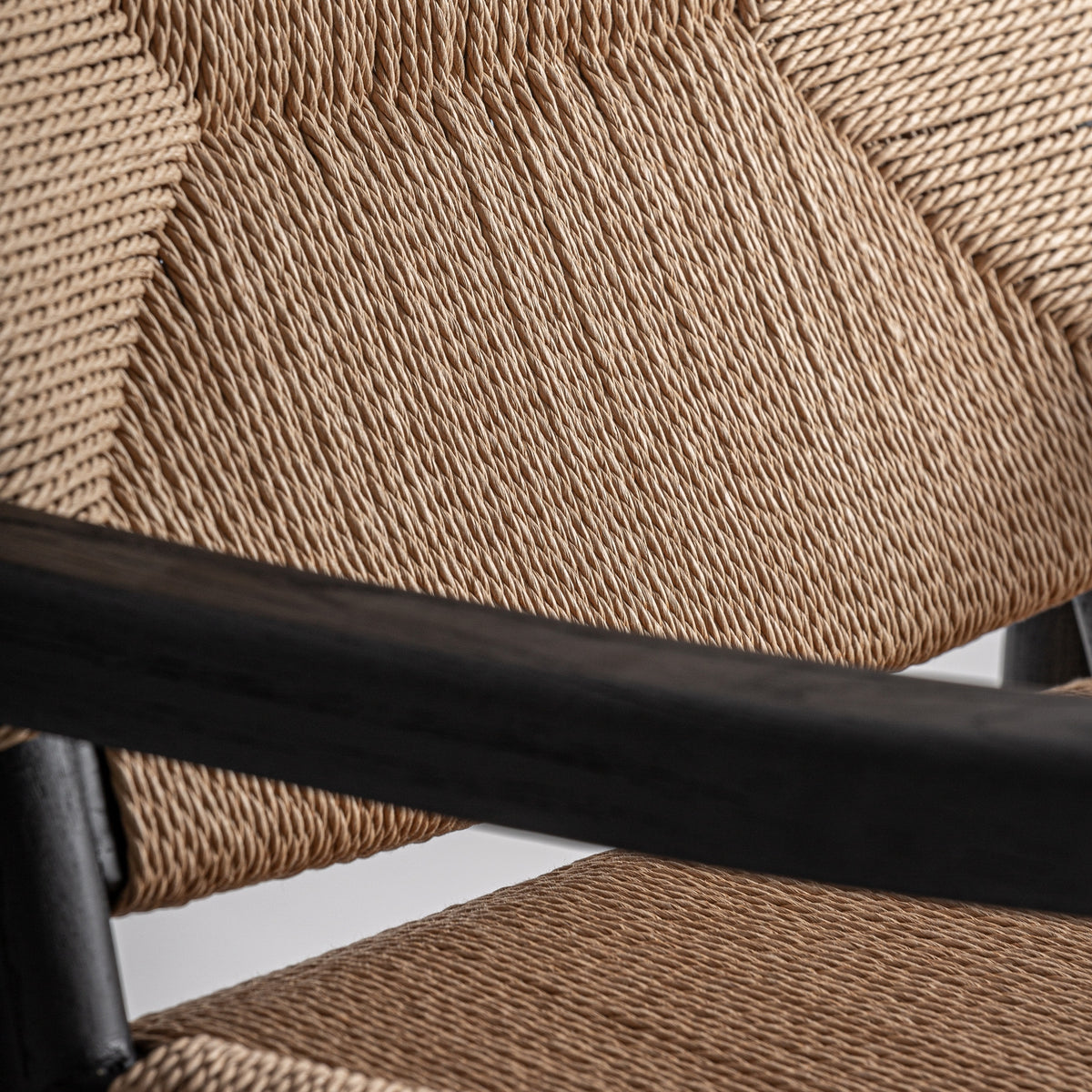Sillón de caucho negro y cuerda Cala Mastella