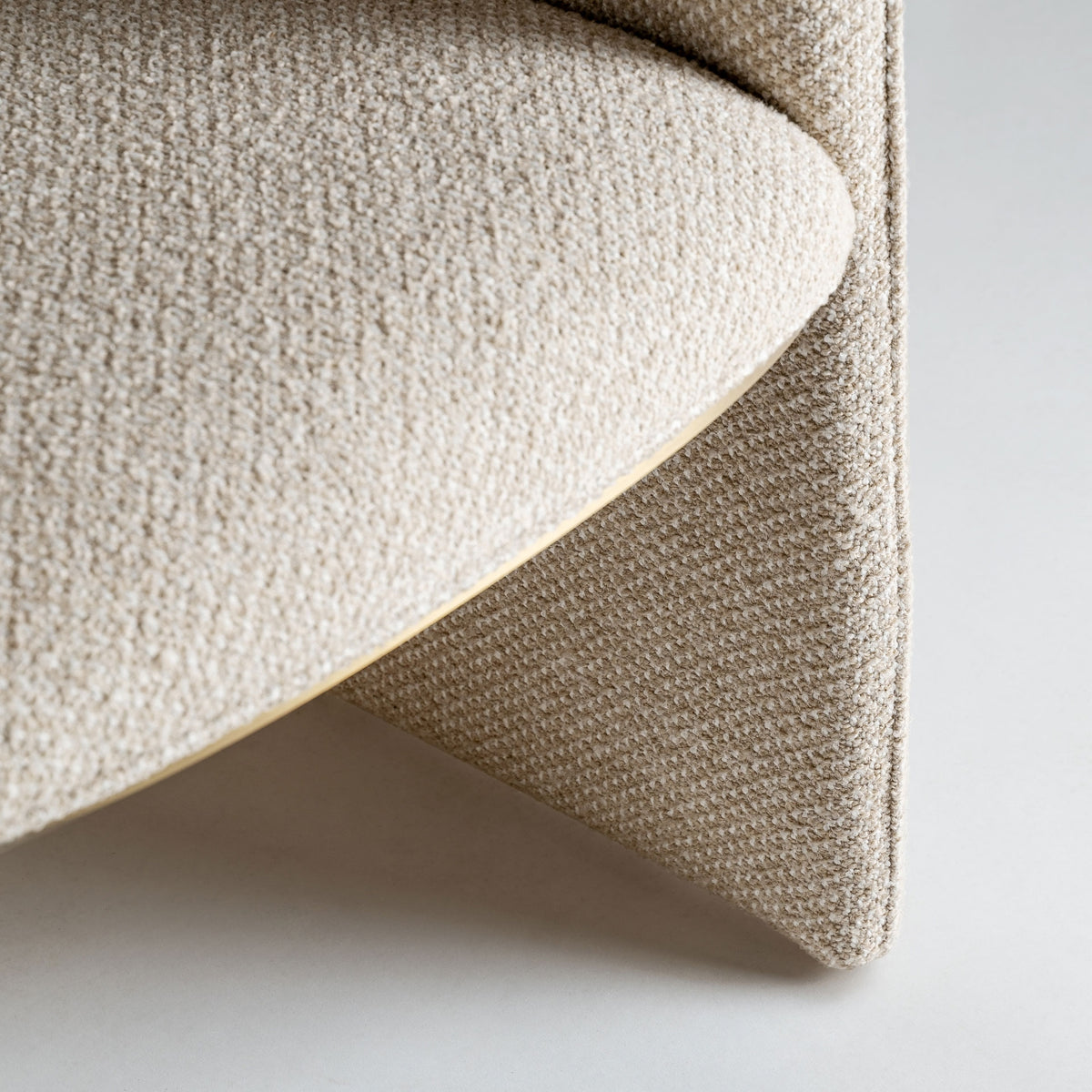 Sillón de comedor tapizado beige Cala Carbó