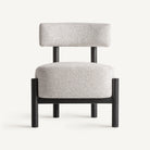 Sillón de fresno negro y tapizado blanco roto Silba