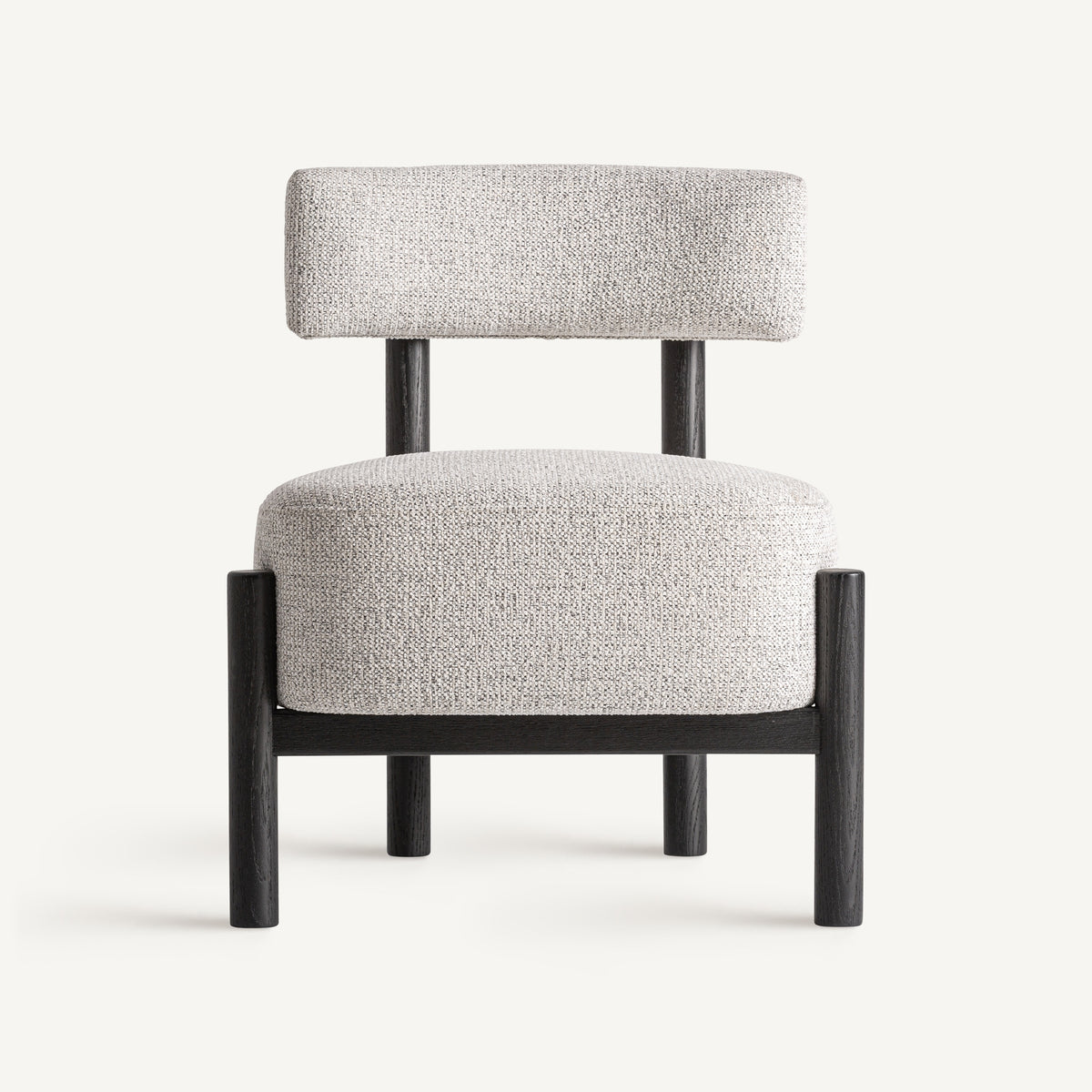 Sillón de fresno negro y tapizado blanco roto Silba
