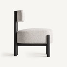 Sillón de fresno negro y tapizado blanco roto Silba