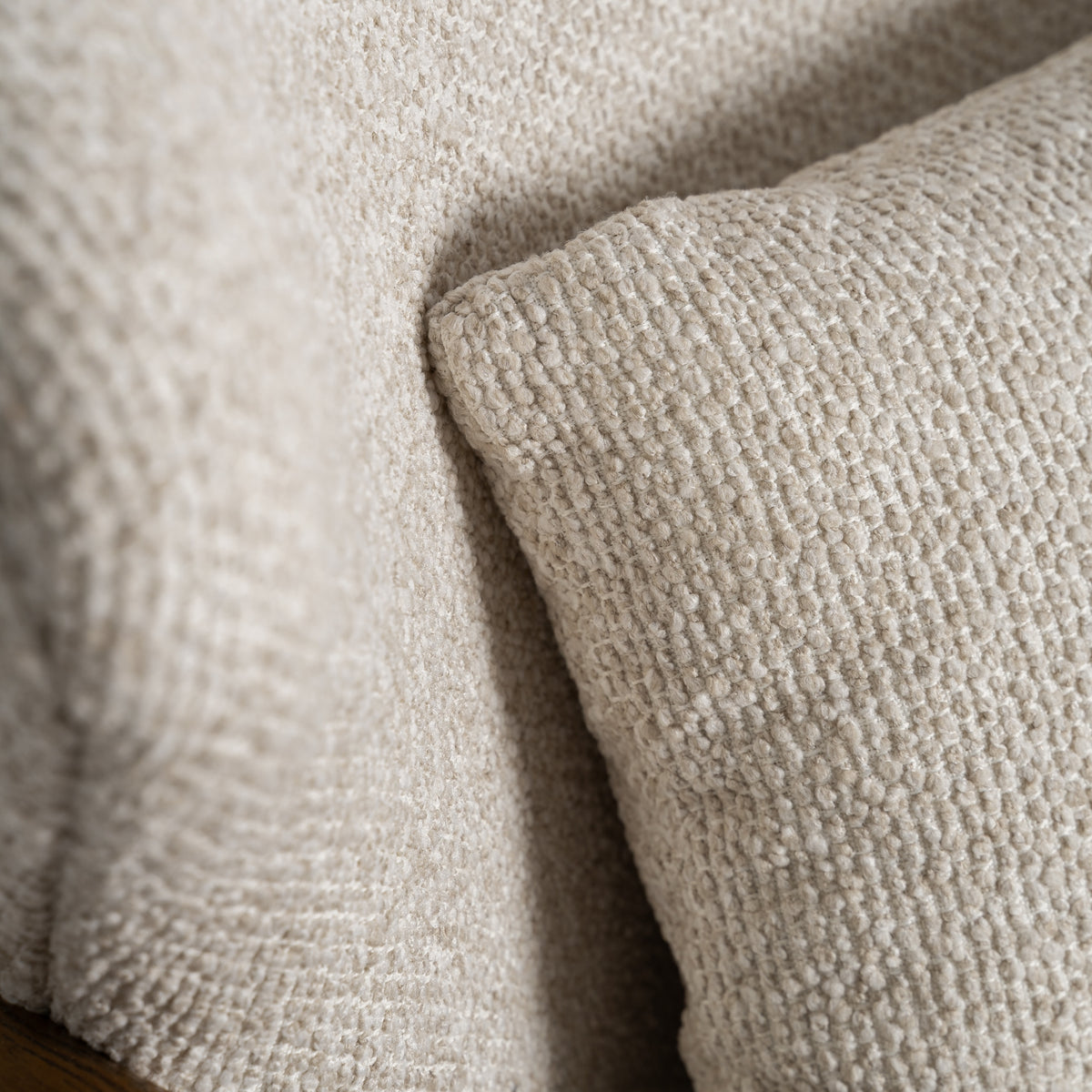 Sillón de fresno tapizado beige Ca Marí