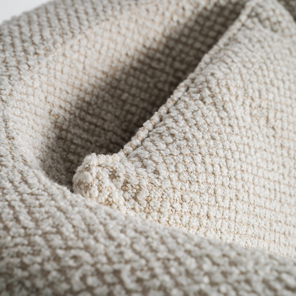 Sillón de fresno tapizado beige Cala Gració