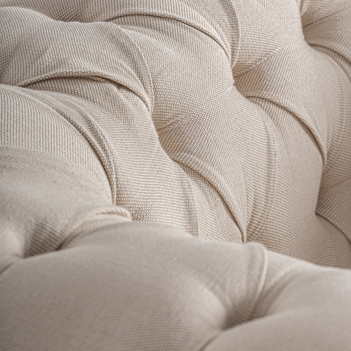 Sillón de madera tropical y tapizado beige Sant Jordi