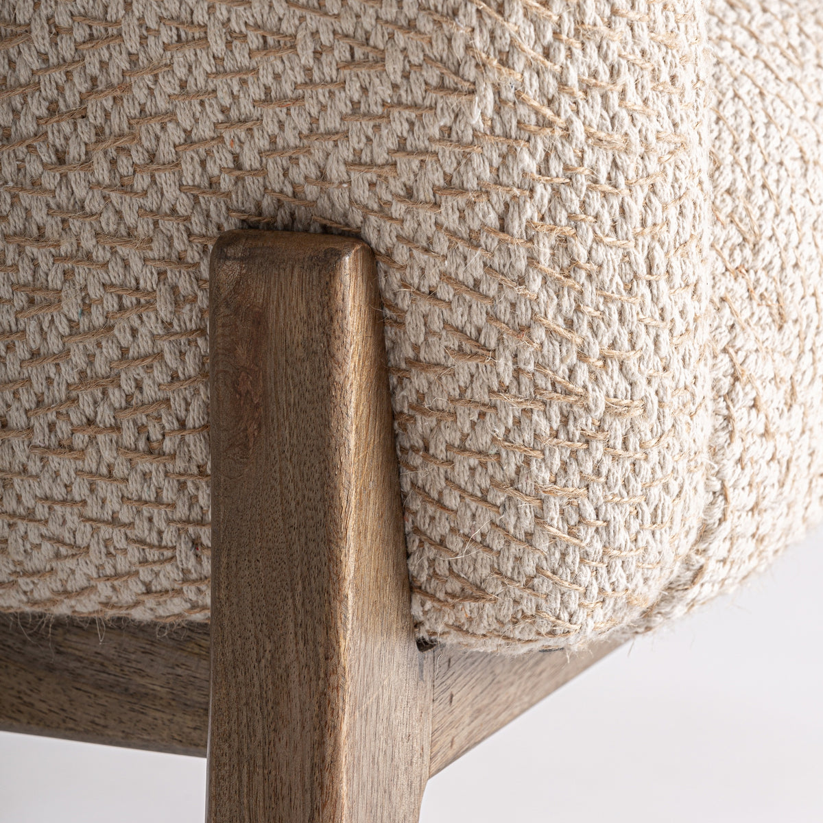 Sillón de mango tapizado en yute Es Vedranell