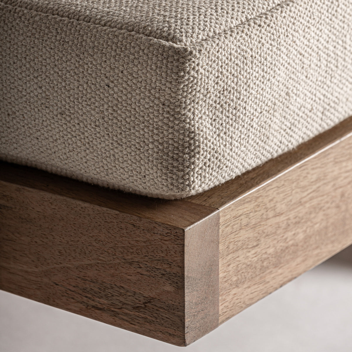 Sillón de mango y paneles beige Es Pas