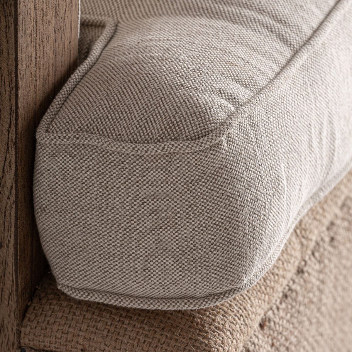 Sillón de mindi y lino Polis crema