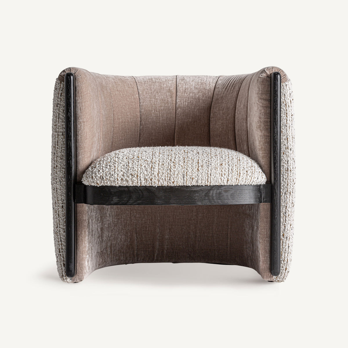 Sillón de pino negro tapizado topo Sant Rafel