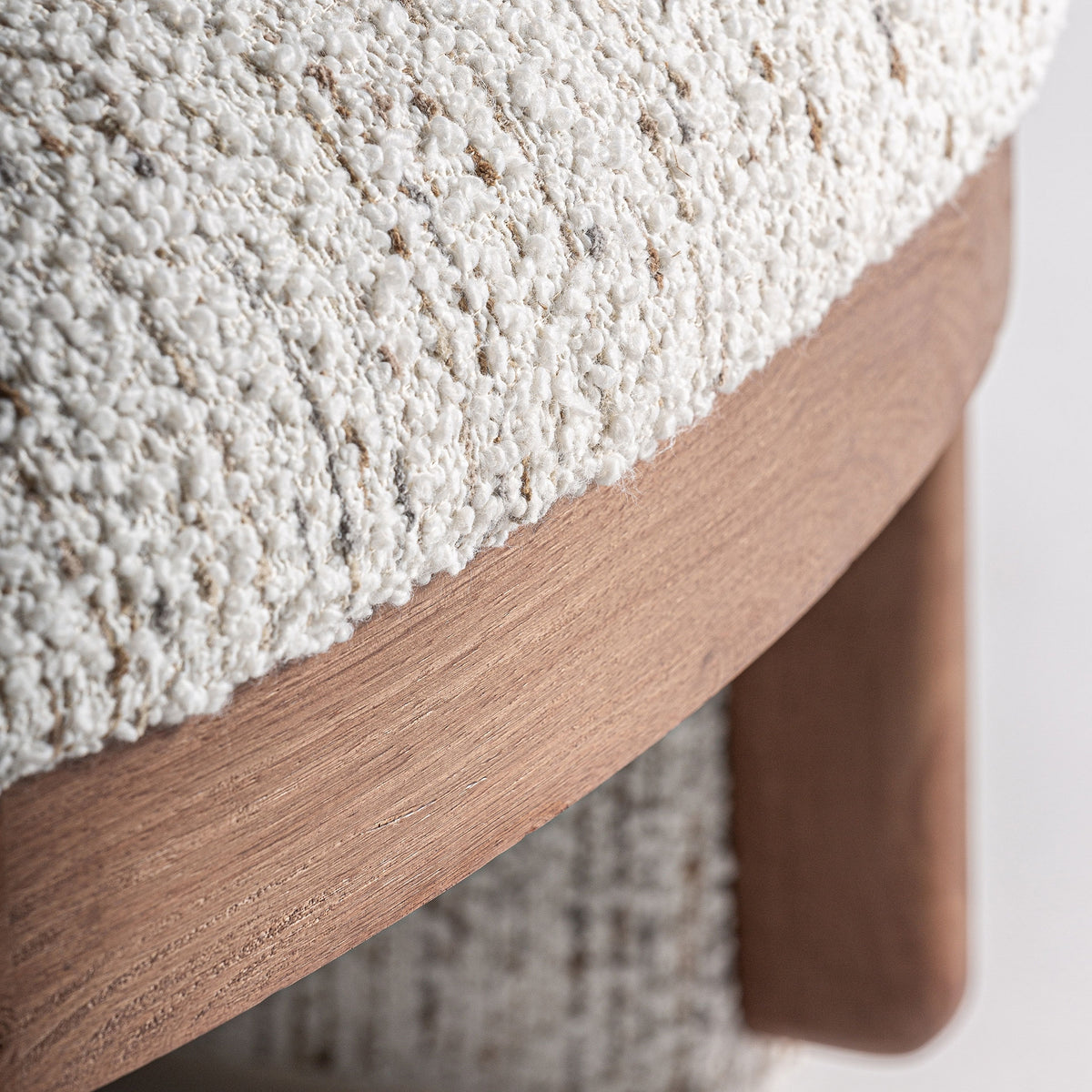 Sillón de pino tapizado beige Sant Rafel