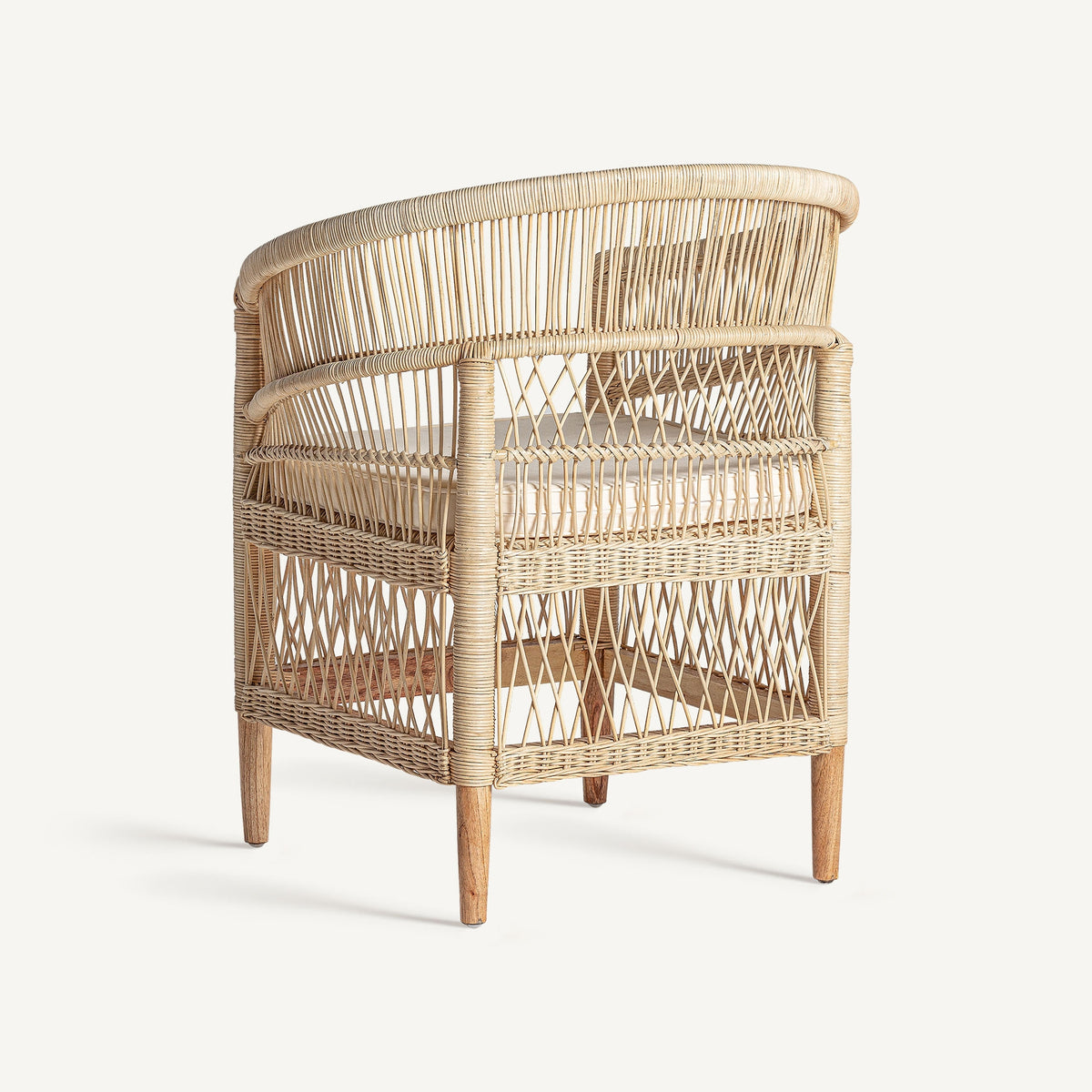 Sillón de ratán y madera mindi Sant Josep