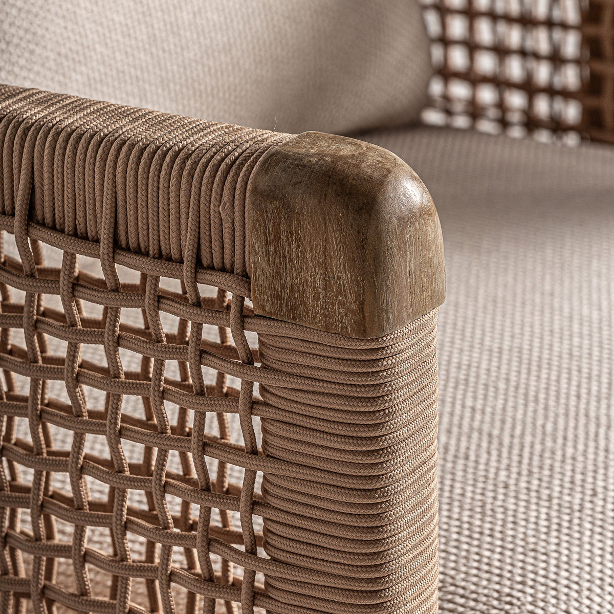 Sillón de teca reciclada con cojines beige Cala Codolar