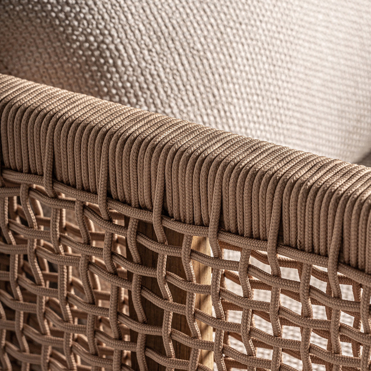 Sillón de teca reciclada con cojines beige Cala Codolar