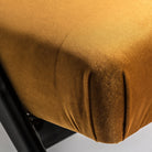 Sillón de terciopelo ocre Thassos