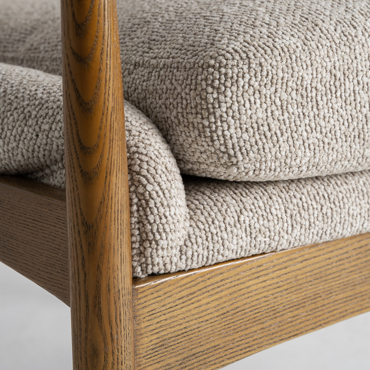 Sillón tapizado beige Kaštela