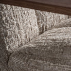 Sillón tapizado beige y dorado Santa Gertrudis