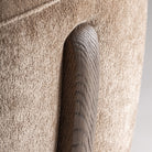 Sillón tapizado marrón con estructura de roble Dorgali