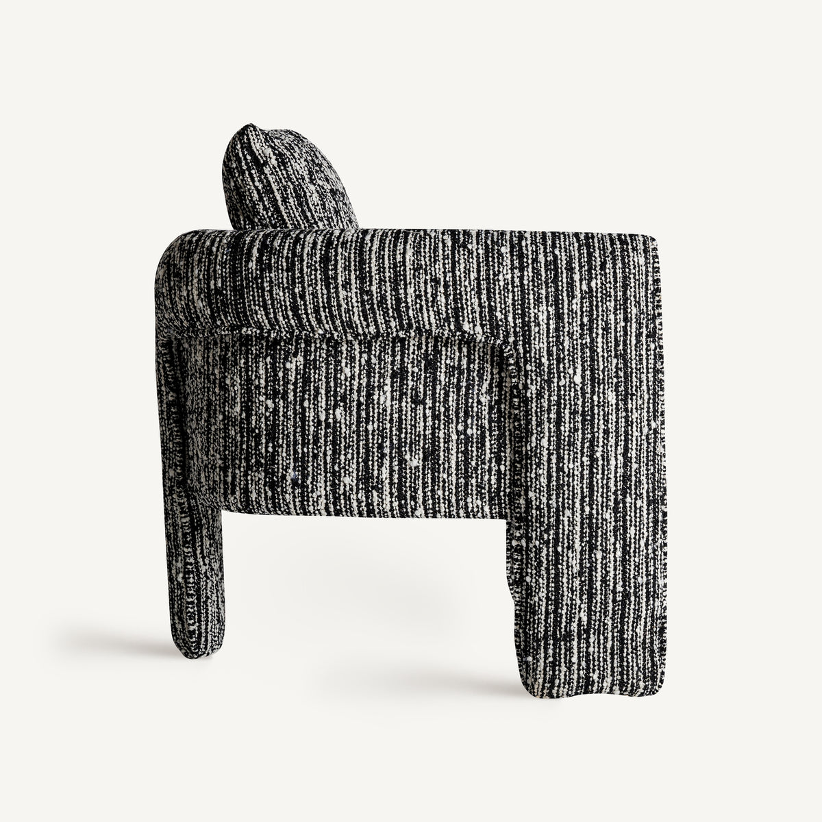 Sillón tapizado negro Es Cubells