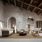 Sofá capitoné de madera y poliéster Menton marrón