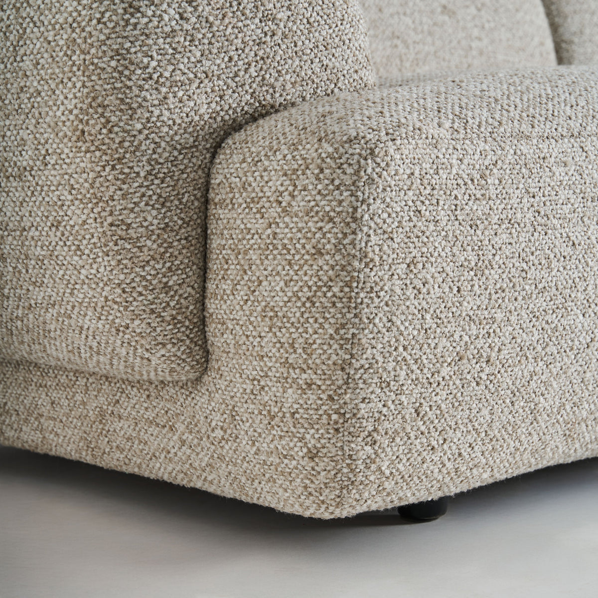Sofá tapizado beige Calvi