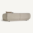 Sofá tapizado beige con estructura de alerce Posada