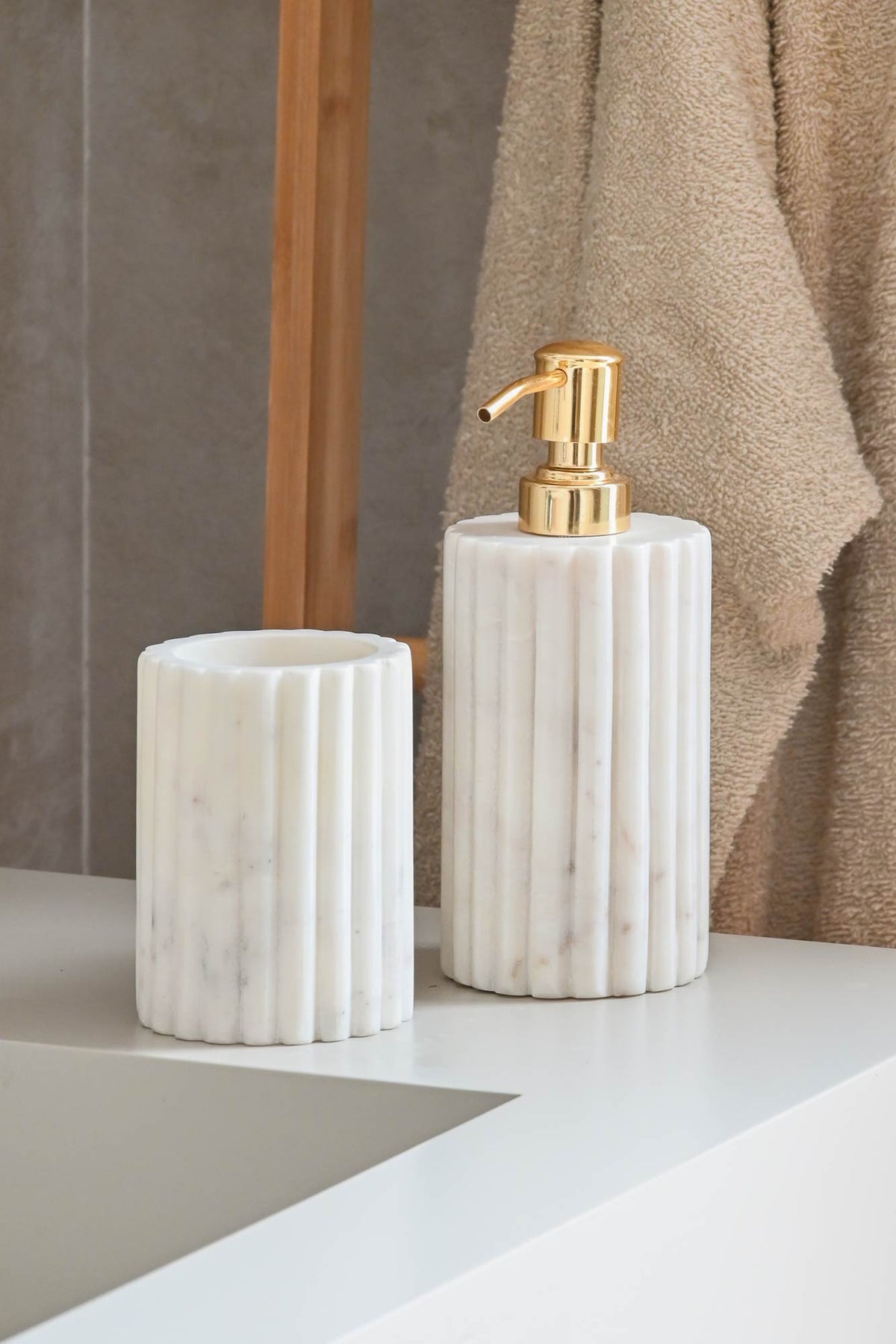 Dispensador y Vaso de Baño Ciclamen - #pino_y_jacaranda#