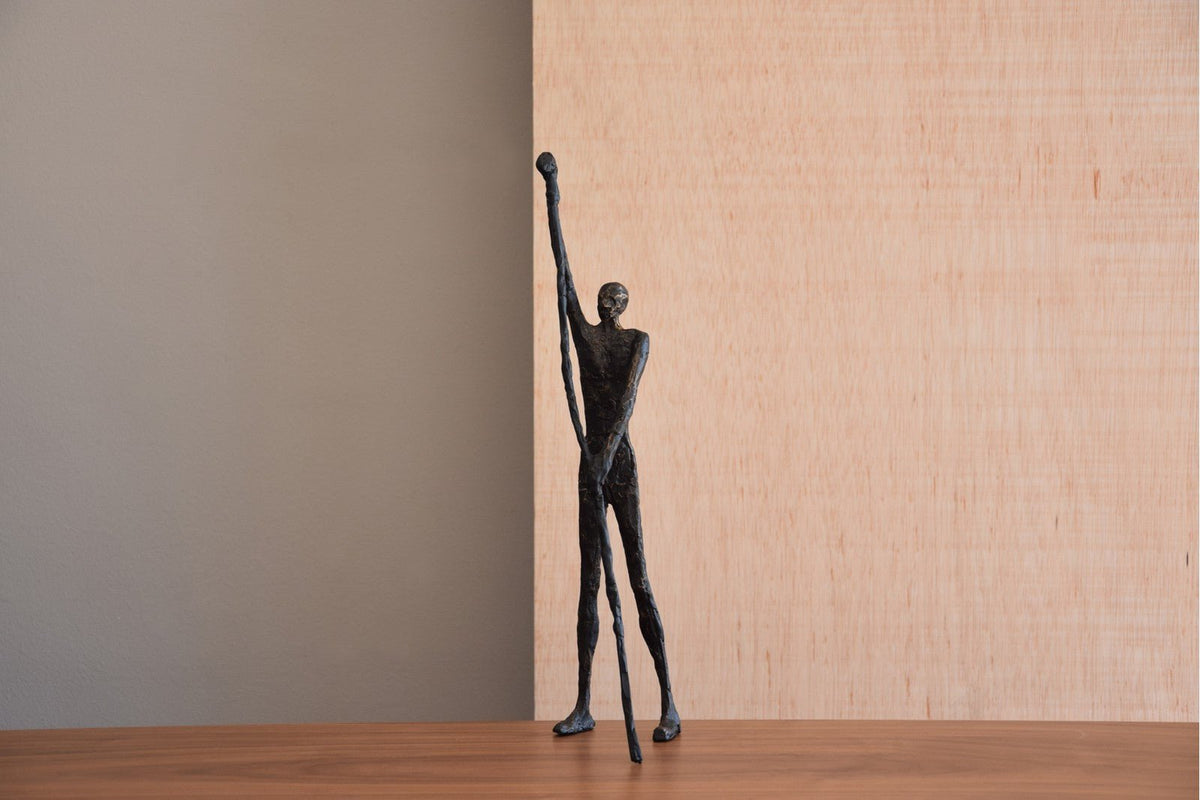 Escultura Hombre Pértiga - #pino_y_jacaranda#