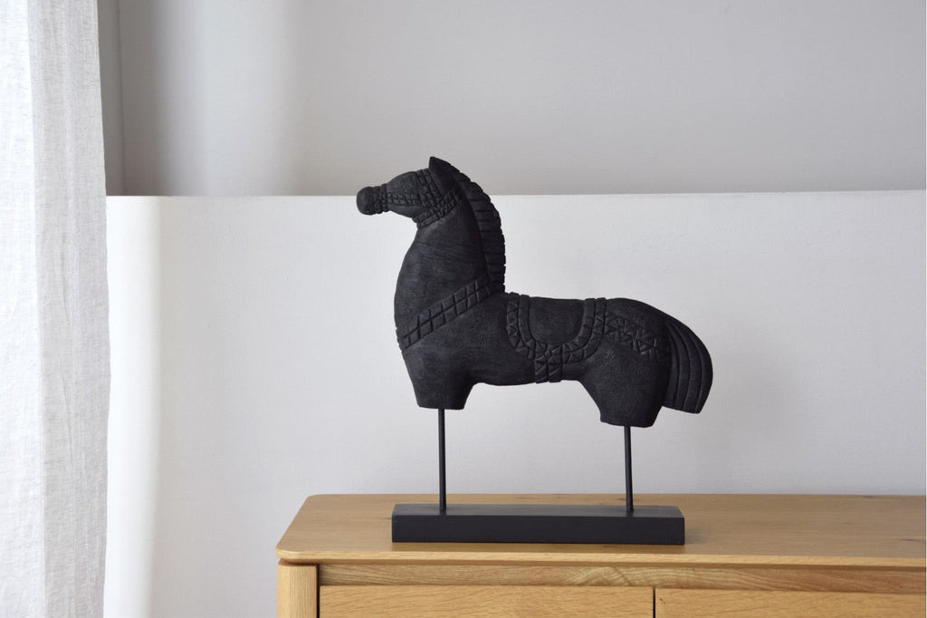 Figura Decorativa Caballo Negro - #pino_y_jacaranda#